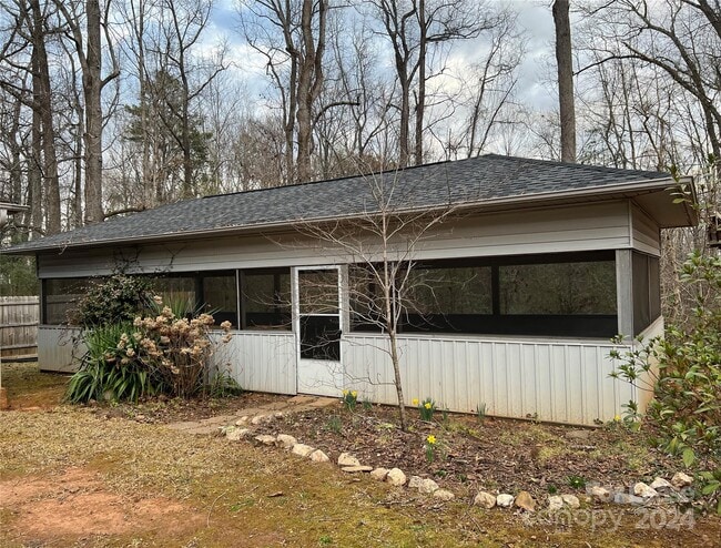 Building Photo - 10242 Barberville Rd