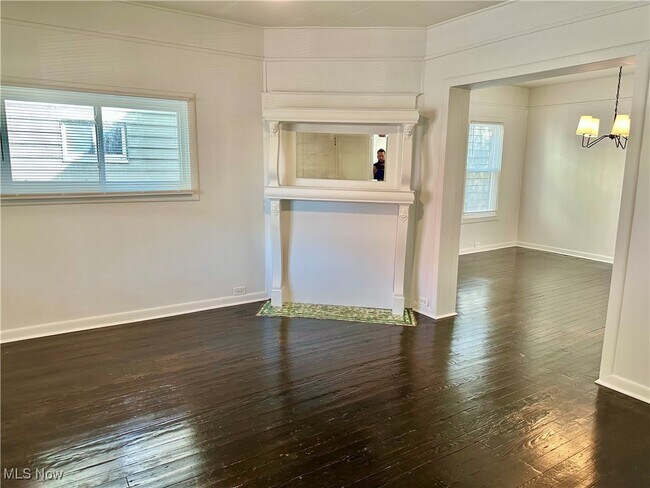 Building Photo - 1855 W 65th St