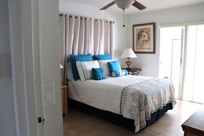 Building Photo - 1 Valencia A