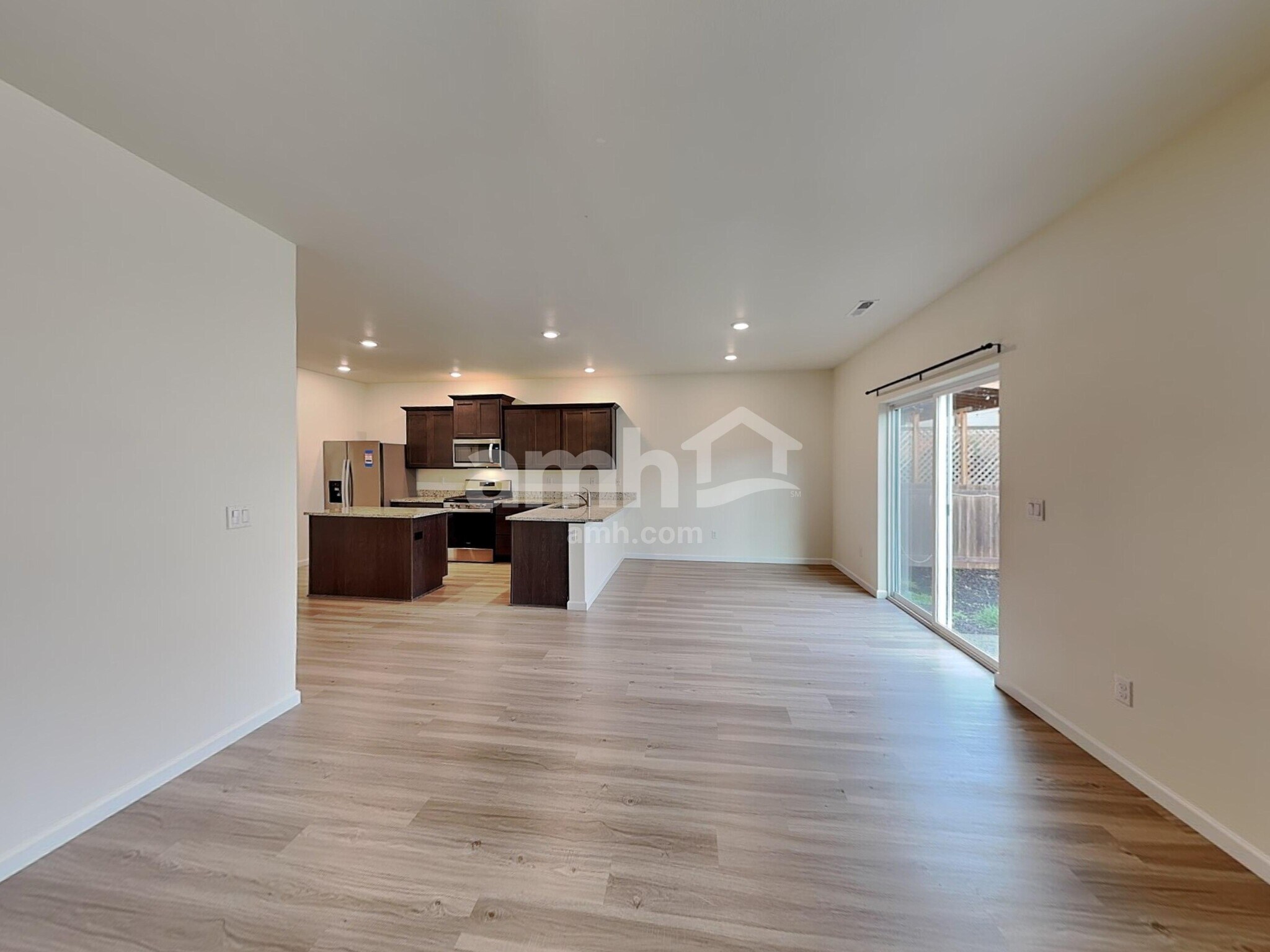 Building Photo - 1415 W 16th Ave