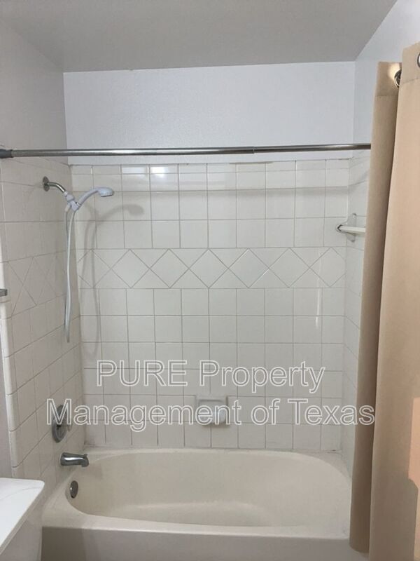 Building Photo - 244 Marvin Cove