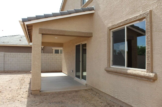 Building Photo - "Spacious 4-Bedroom with 2.5 Baths availab...