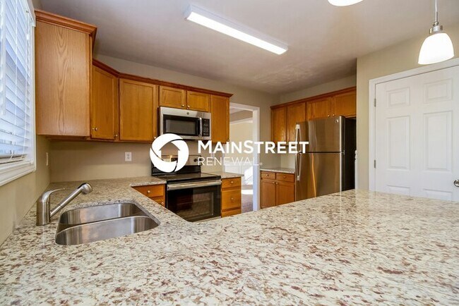 Building Photo - 4 Bedroom Pet-Friendly Home in Louisville, KY with Main Street Renewal