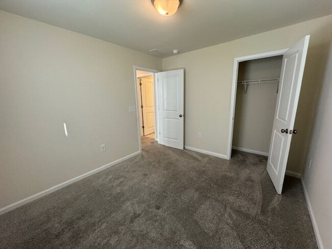 Building Photo - Exchange at 401