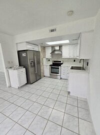 Building Photo - 31 SW 10th St