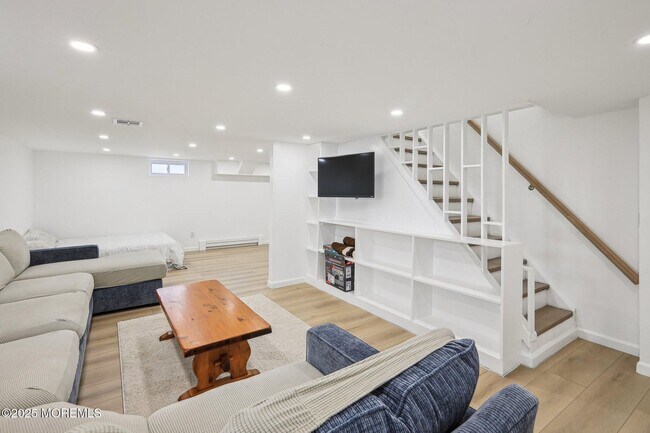 Building Photo - 120 Hulick Pl