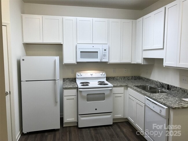 Building Photo - 17905 Delmas Dr