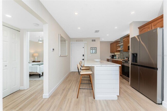 Building Photo - 1500 Park Beach Cir