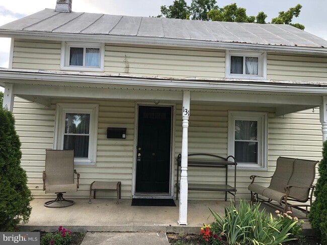 Primary Photo - 131 S Purcell Ave