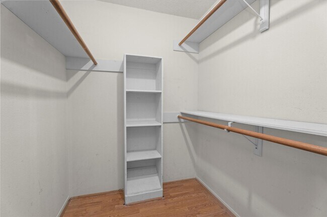 Building Photo - 6 S Pineplank Ct