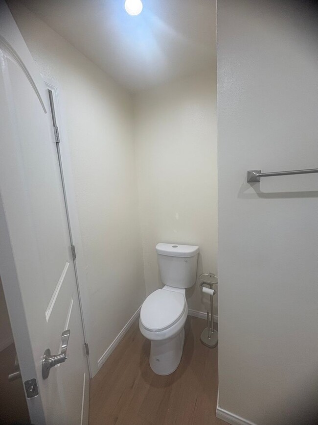 Building Photo - Oxnard - Single story, fully updated, two bedroom, one bath house!