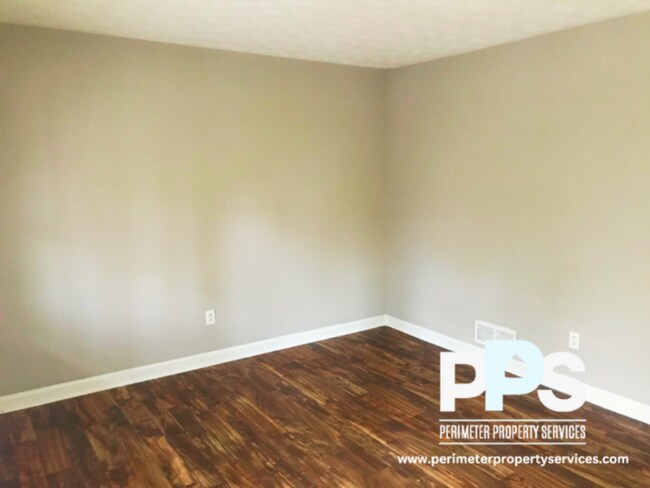 Building Photo - 6999 Knollwood Dr