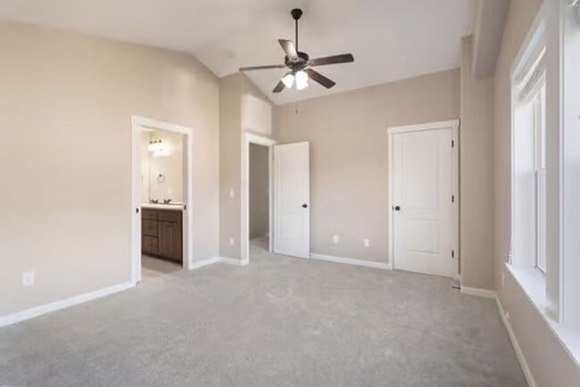 Building Photo - Beautiful Luxury Home. Great Location.