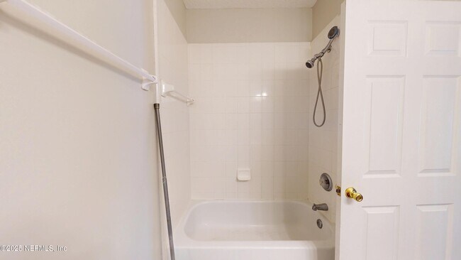 Building Photo - 211 Jardin De Mer Pl