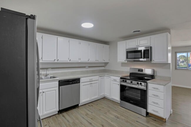 Building Photo - 1572 Ives Ave