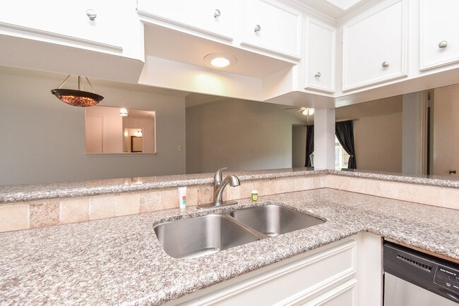 Building Photo - 22743 Red River Dr