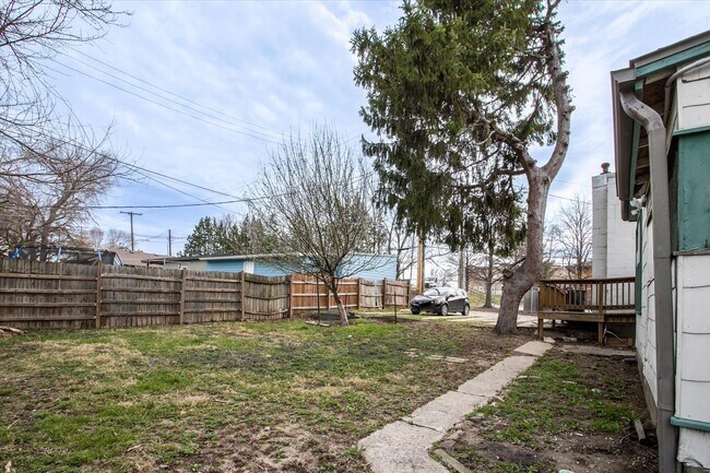 Building Photo - 908 E 31st St