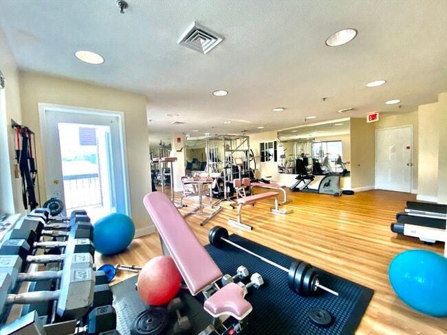 Building Photo - 90 Quincy Shore Dr