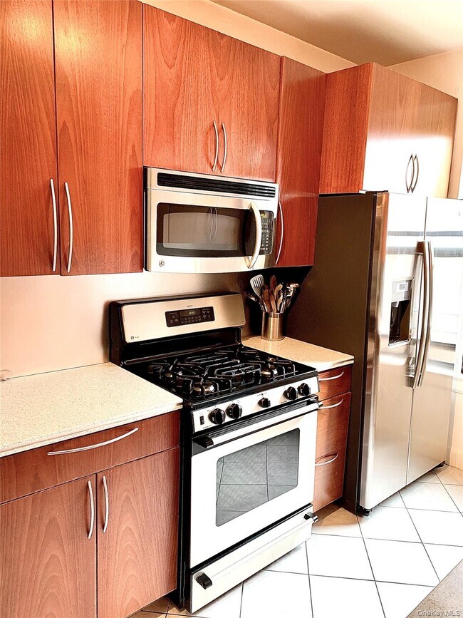 Building Photo - 73-20 Austin St