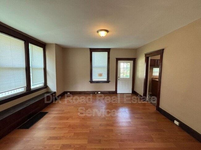 Building Photo - 11169 Maple St