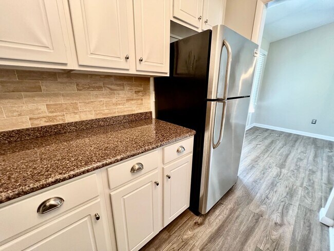 Building Photo - 3-Bedroom Home In Laurel Manor - Fenced Ba...