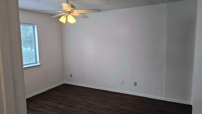 Building Photo - 3808 London Ln
