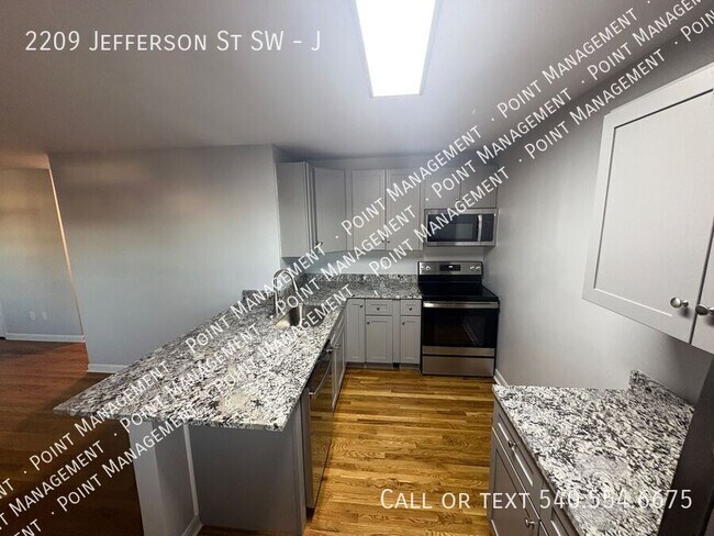 Building Photo - 2209 Jefferson St SW