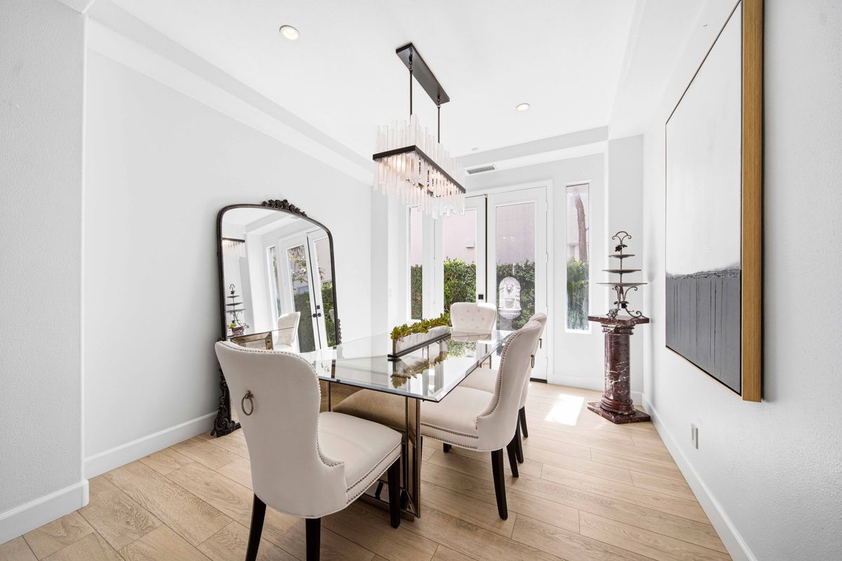 Building Photo - 33 Coastal Oak
