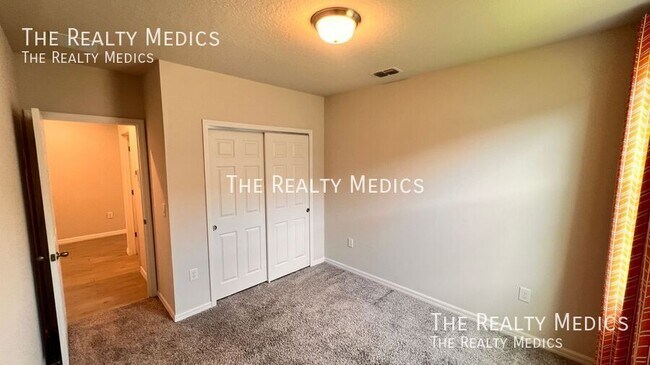Building Photo - 702 Alta Vista Ct