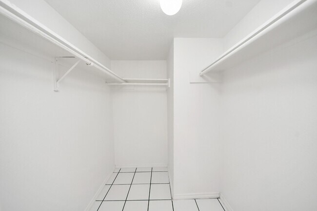 Building Photo - 2750 Holly Hall St