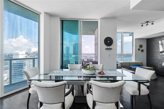 Building Photo - 1900 N Bayshore Dr