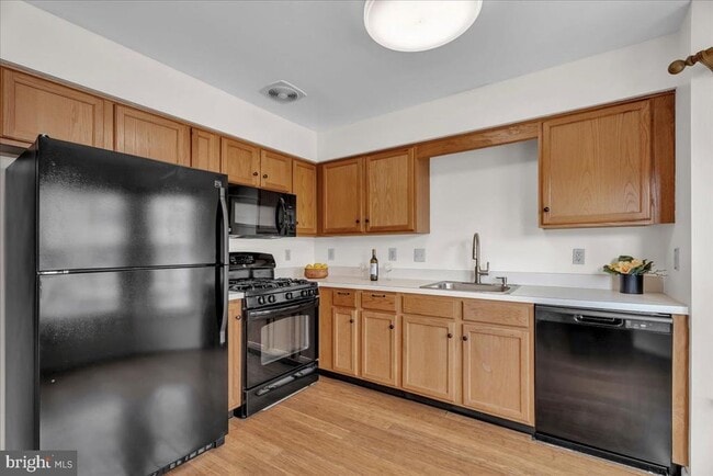 Building Photo - 5606 Riverfront Dr