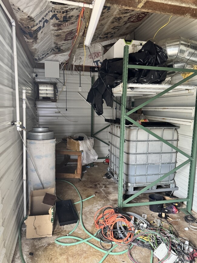 Building Photo - 16093 SW Roy Rogers Rd