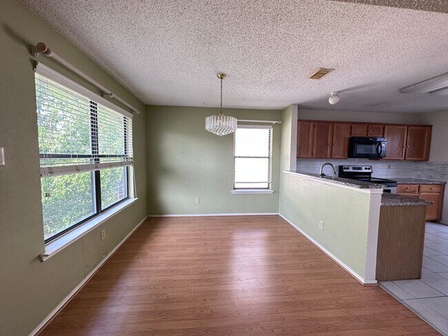 Building Photo - Minutes to COSTCO, great Location!