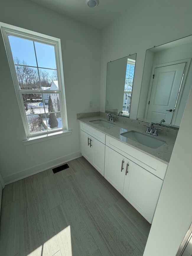 Building Photo - 36 Primrose Ct