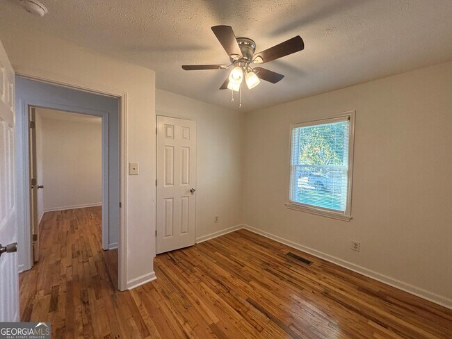 Building Photo - 1015 Highland Ave