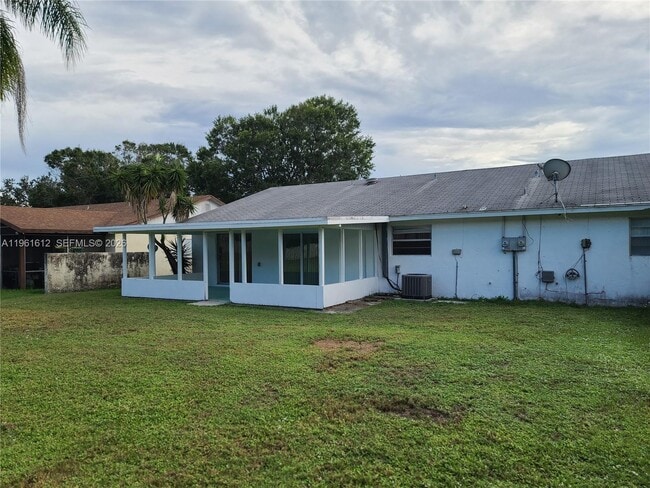 Building Photo - 4311 SE Geneva Dr