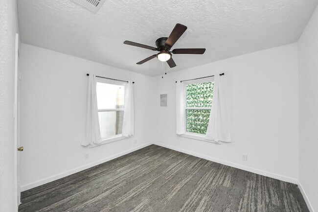 Building Photo - 2210 Detering St