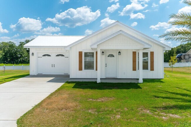 Building Photo - 523 Landing Ave