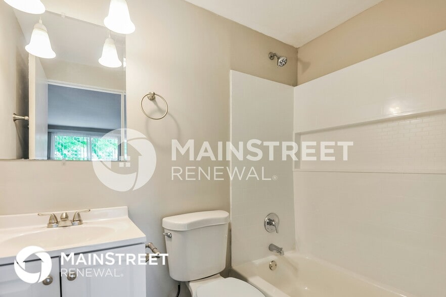 Building Photo - 2280 St Catherine St