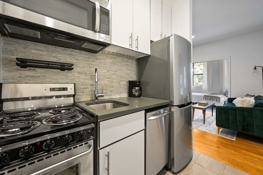Building Photo - 416 W 49th St
