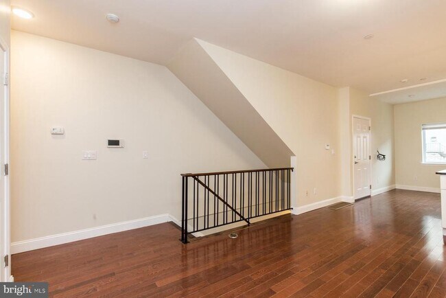 Building Photo - 1802 E Huntingdon St