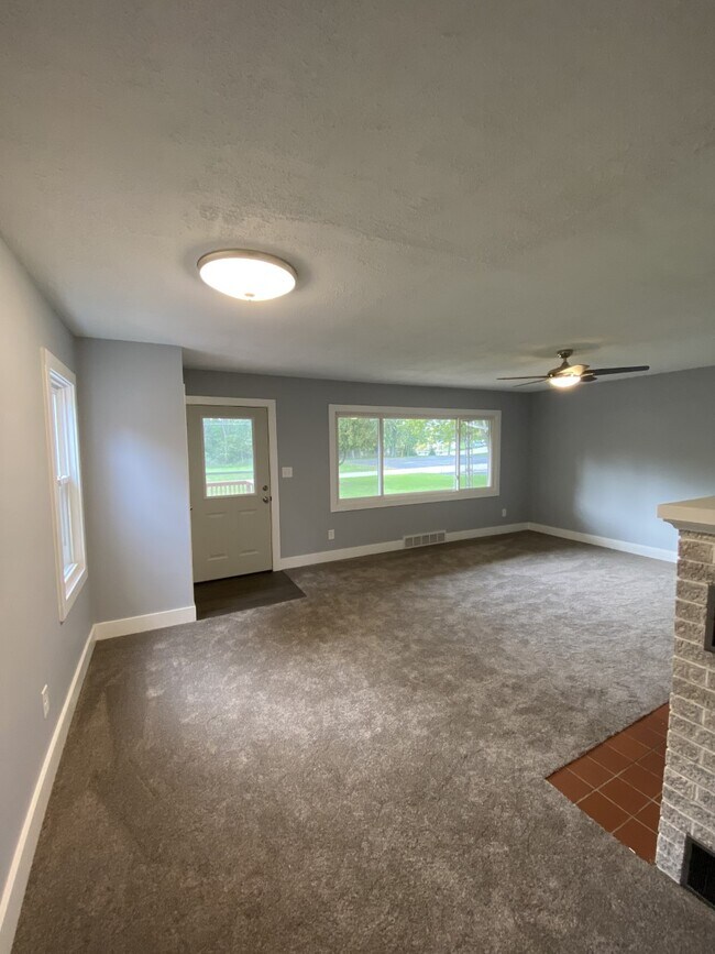 Building Photo - 244 N Ridge Rd