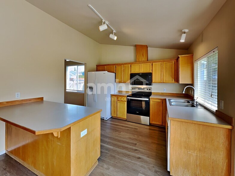 Building Photo - 19610 15th Avenue Ct E