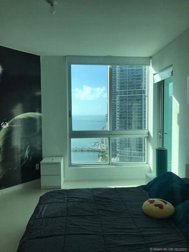 Building Photo - 300 S Biscayne Blvd