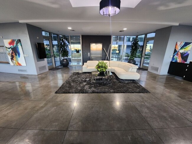 Building Photo - Exceptional Two Level 3 bedroom Condo in upscale Luxe Lofts