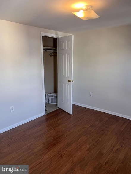 Building Photo - 2079 E Hagert St