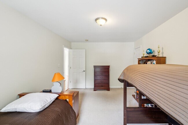 Building Photo - Stunning single-family home filled with th...