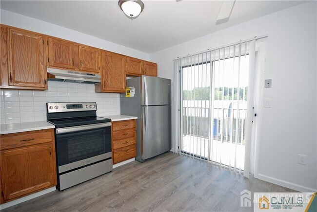 Building Photo - 631 Madison Dr