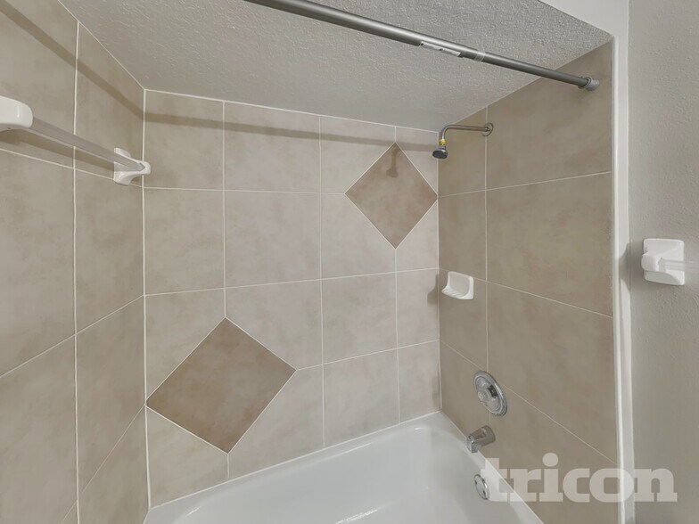 Building Photo - 1181 Creekview Ct